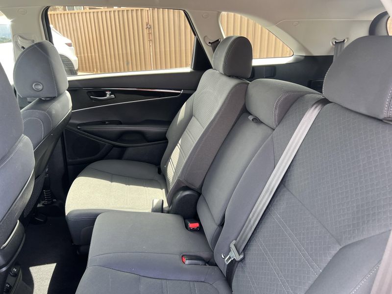 2019 Kia Sorento LXImage 17