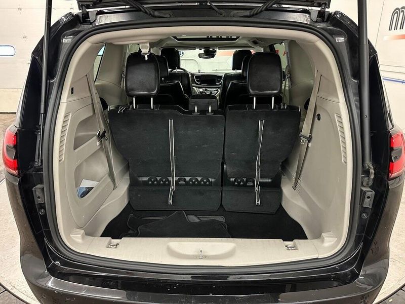 2023 Chrysler Pacifica LimitedImage 18