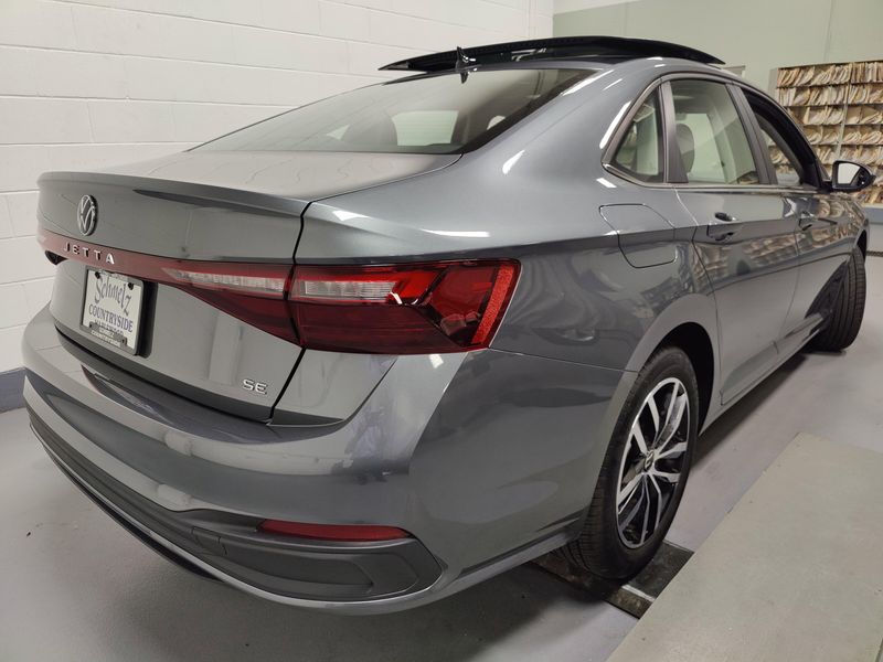 Used 2025 Volkswagen Jetta SE w/SunroofImage 10