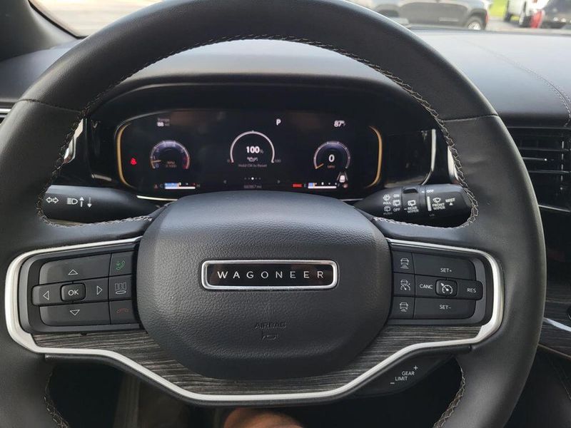 2022 Jeep Wagoneer Series IIIImage 13