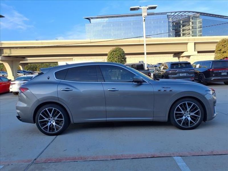 2022 Maserati Levante ModenaImage 12