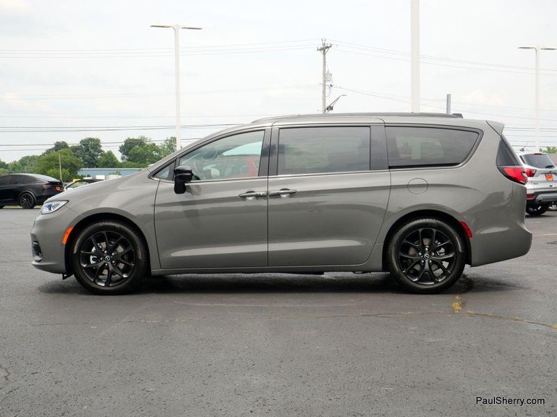 New 2025 Chrysler Pacifica LimitedImage 9