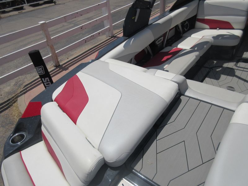 USED 2017 MALIBU WAKESETTER 22MXZ Image 11