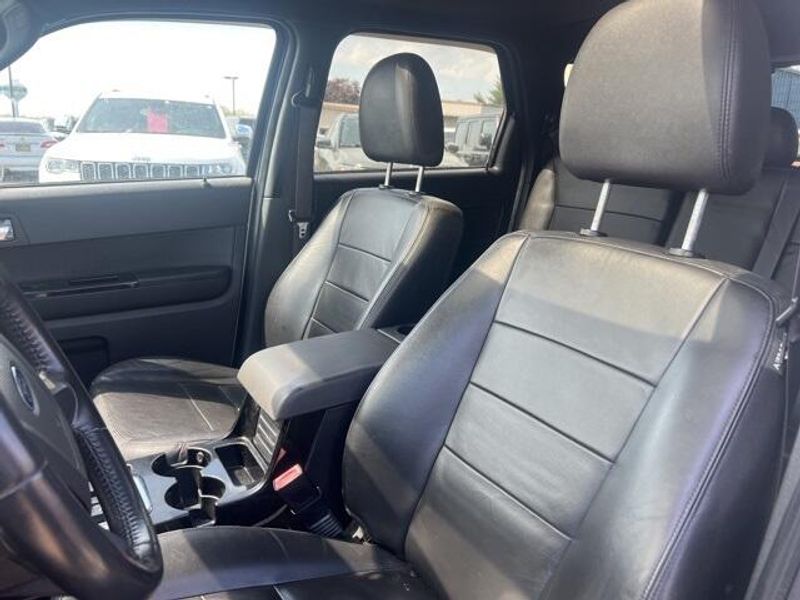 2011 Ford Escape LimitedImage 7