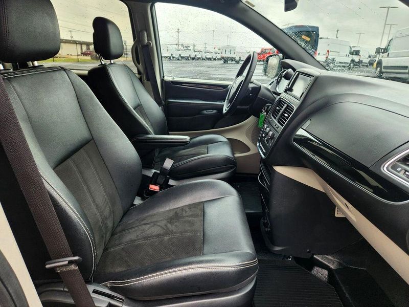 2019 Dodge Grand Caravan SXTImage 32