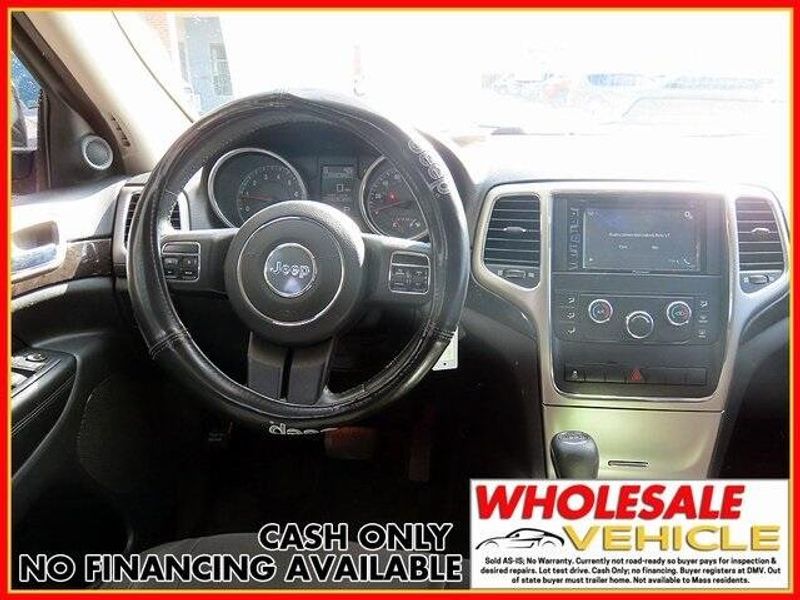 2012 Jeep Grand Cherokee LaredoImage 11