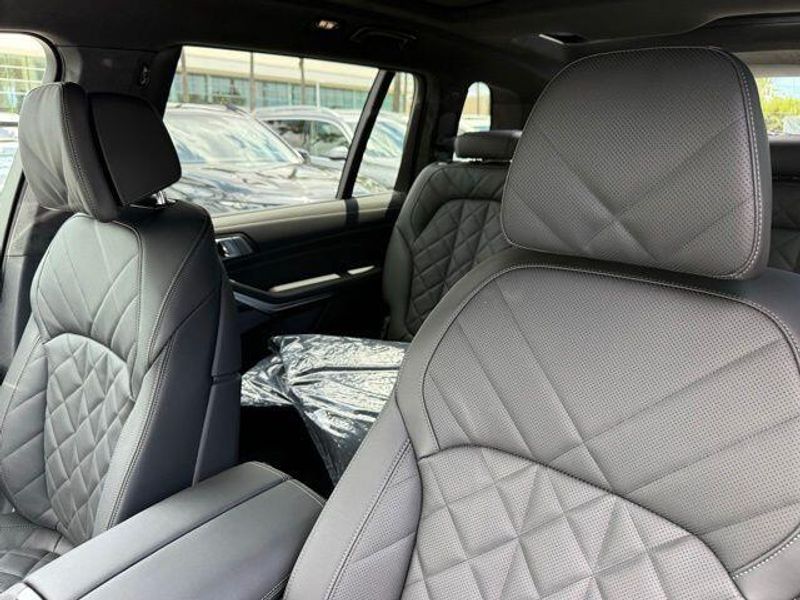 New 2027 BMW X7 xDrive40iImage 17