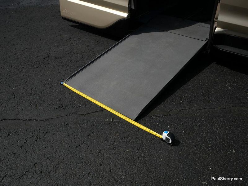 2014 Toyota Sienna XLEImage 9