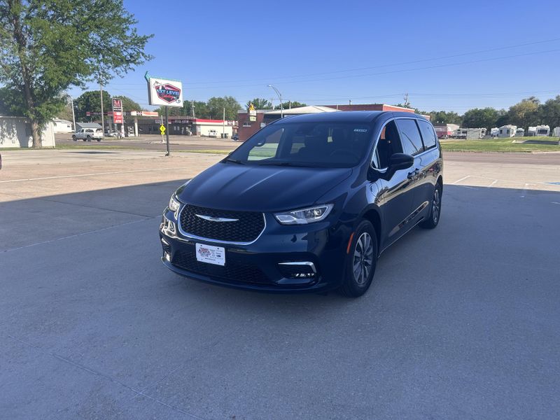 2025 Chrysler Pacifica Hybrid SelectImage 4