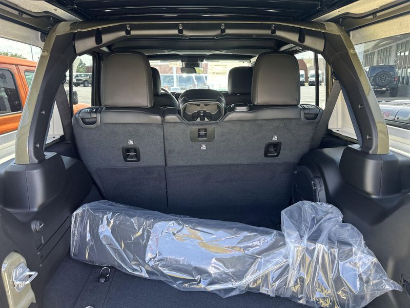 New 2025 Jeep Wrangler 4-door Rubicon XImage 13
