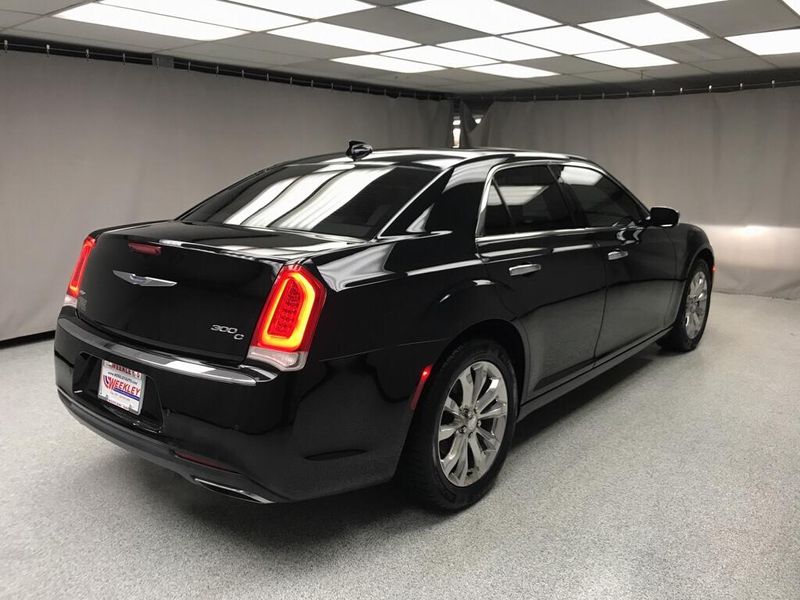 Used 2016 Chrysler 300C 300CImage 4