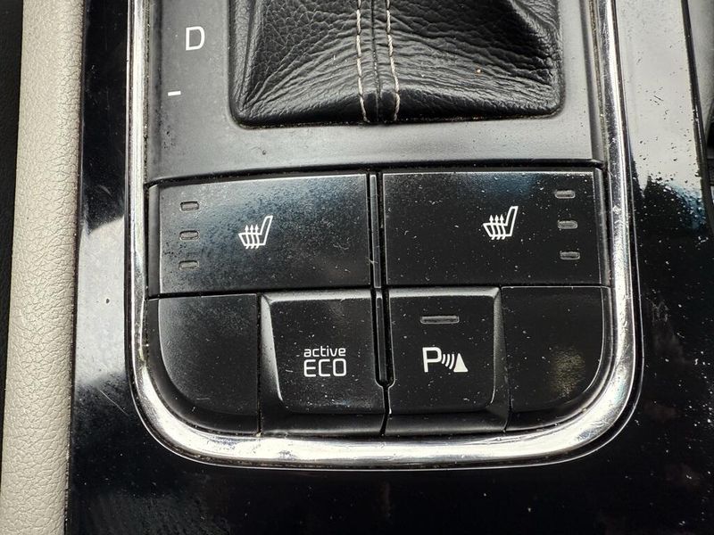 2017 Kia Sedona EX photo 26