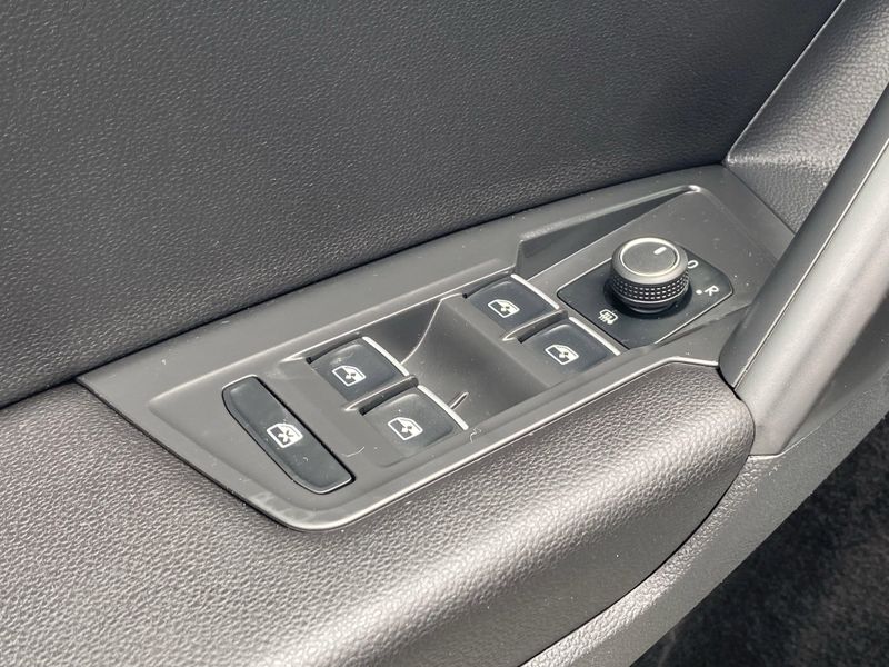 Used 2021 Volkswagen Tiguan 2.0T SEImage 18