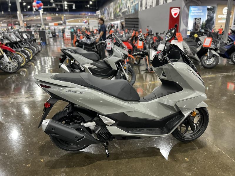 New 2025 Honda PCX ABS Image 4