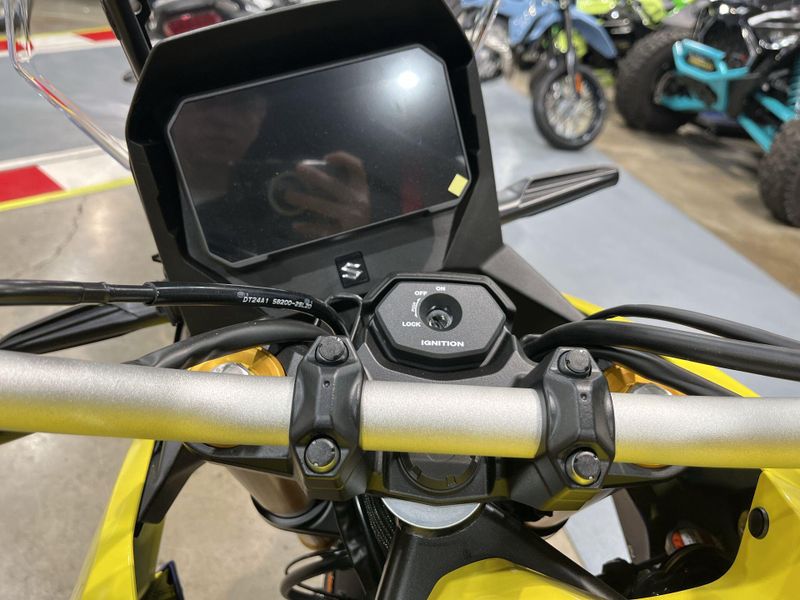 New 2025 Suzuki V-STROM 800DE Image 10