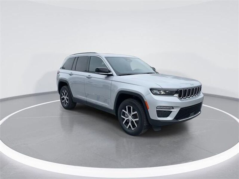 2024 Jeep Grand Cherokee Limited 4x4Image 2