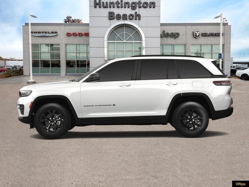 2025 Jeep Grand Cherokee Altitude 4x2Image 3