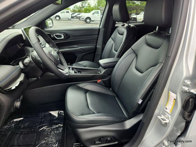 New 2025 Jeep Compass Limited 4x4