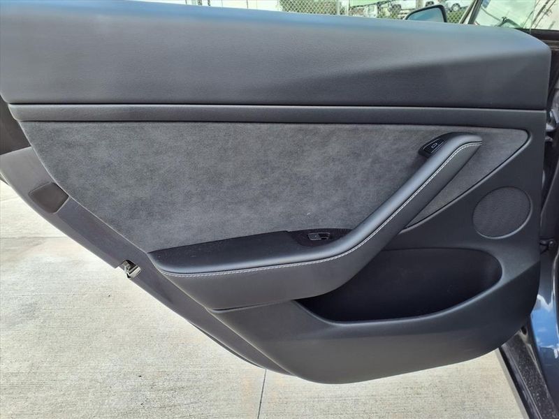 Used 2023 Tesla Model 3 BaseImage 14