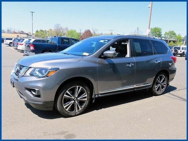 2017 Nissan Pathfinder PlatinumImage 1