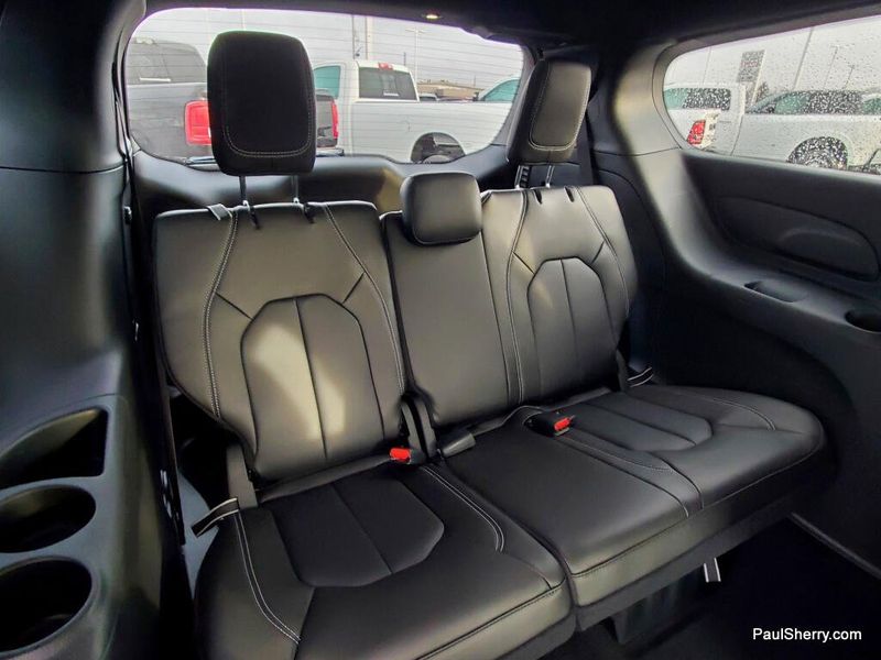 New 2027 Chrysler Pacifica Select