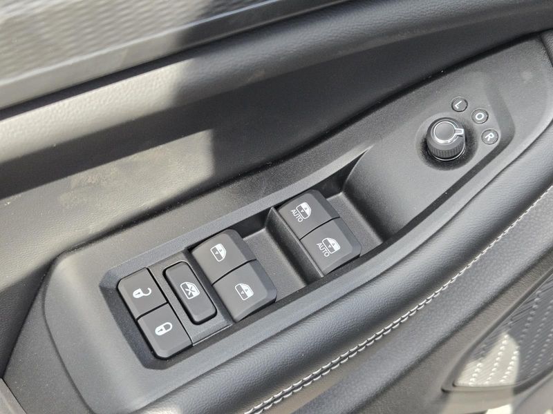 New 2026 Jeep Grand Cherokee Laredo 4x2