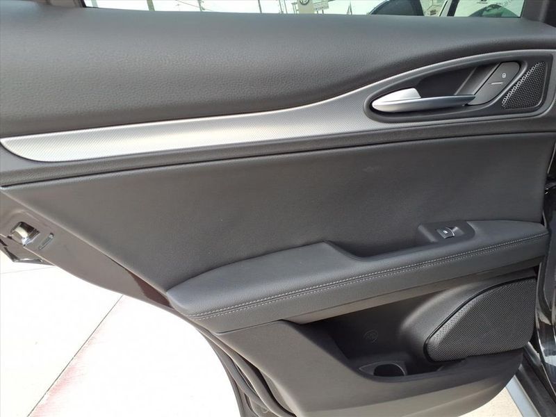 New 2025 Alfa Romeo Stelvio AwdImage 12