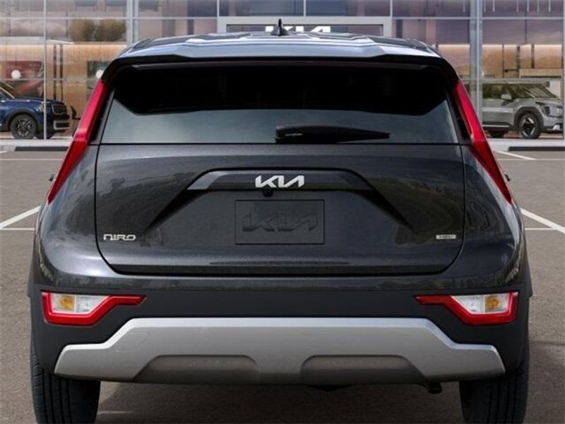 2025 Kia Niro LXImage 13