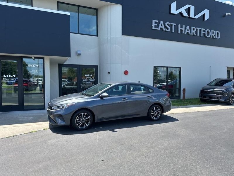 Used 2022 Kia Forte LXSImage 1