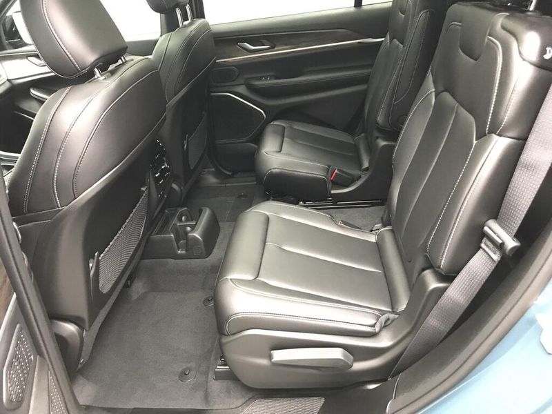 New 2026 Jeep Grand Cherokee L Limited 4x4Image 9