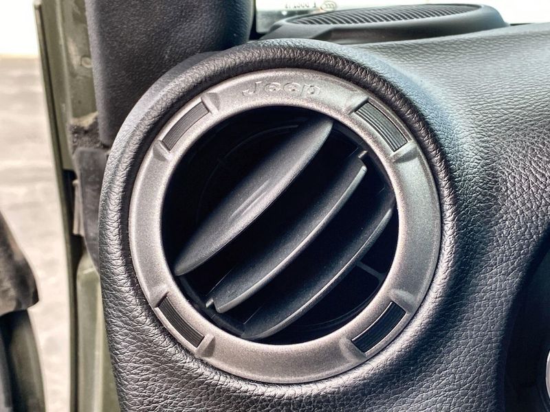 Used 2015 Jeep Wrangler Unlimited SportImage 16