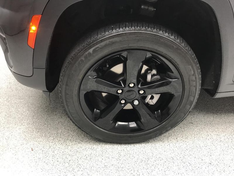 Used 2023 Jeep Grand Cherokee AltitudeImage 2