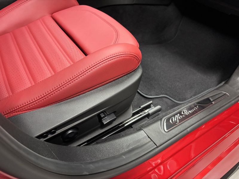 New 2024 Alfa Romeo Giulia Quadrifoglio Carbon RwdImage 11