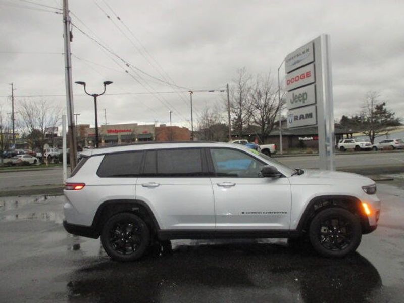 Used 2024 Jeep Grand Cherokee L AltitudeImage 6