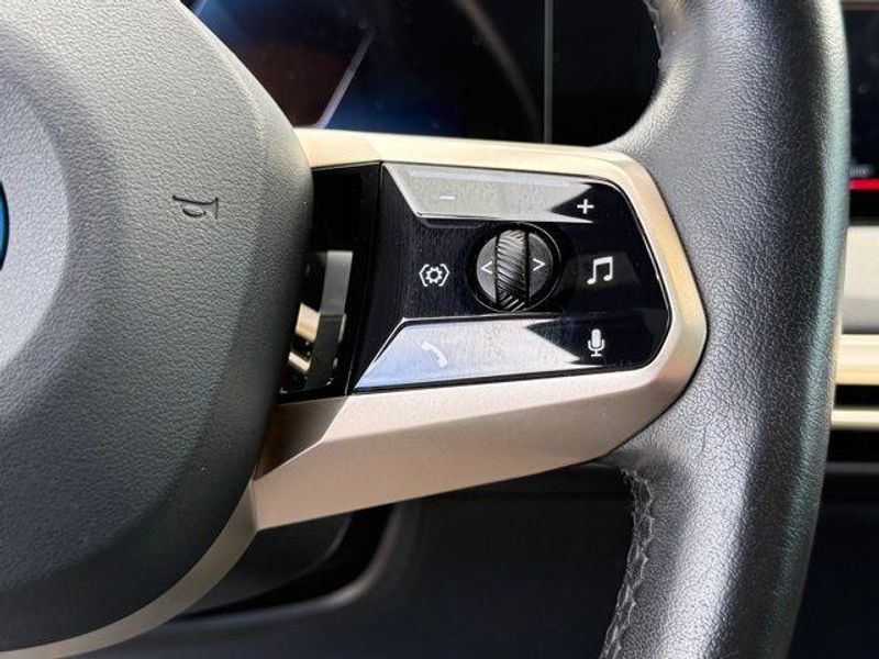 Used 2023 BMW iX xDrive50Image 23