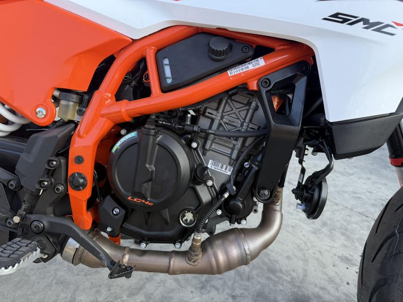 New 2025 KTM 390 SMC R Image 6