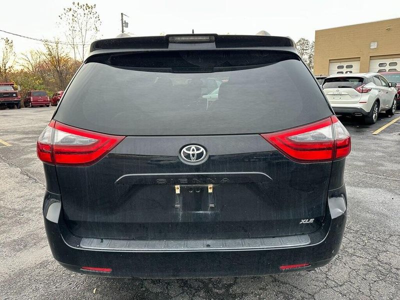 2020 Toyota Sienna XLEImage 13