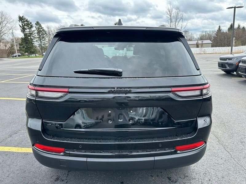 2025 Jeep Grand Cherokee Altitude X 4x4Image 9