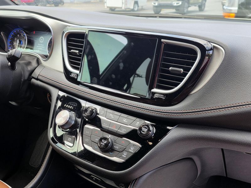 Used 2026 Chrysler Pacifica Pinnacle