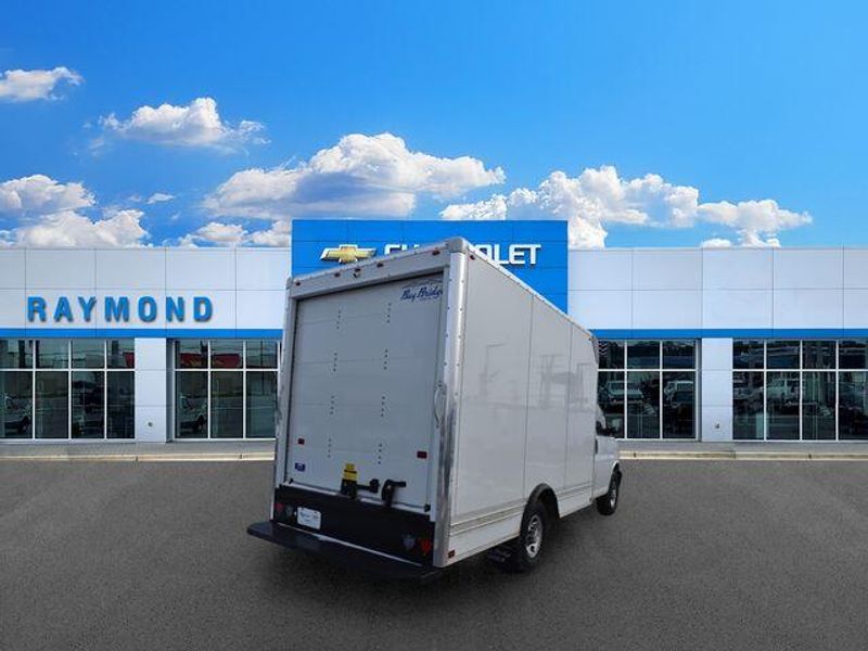 New 2025 Chevrolet Express 3500 Work VanImage 4