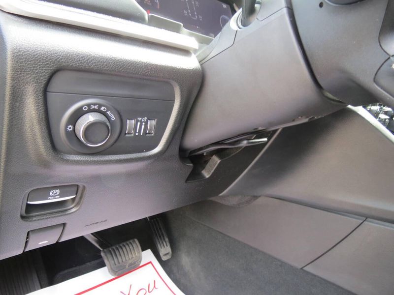 Used 2022 Jeep Grand Cherokee Laredo 4x4 4dr SUV (midyear release)Image 11