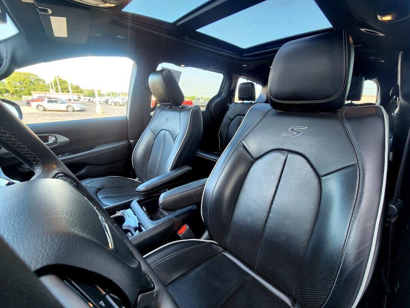 Used 2025 Chrysler Pacifica Limited S