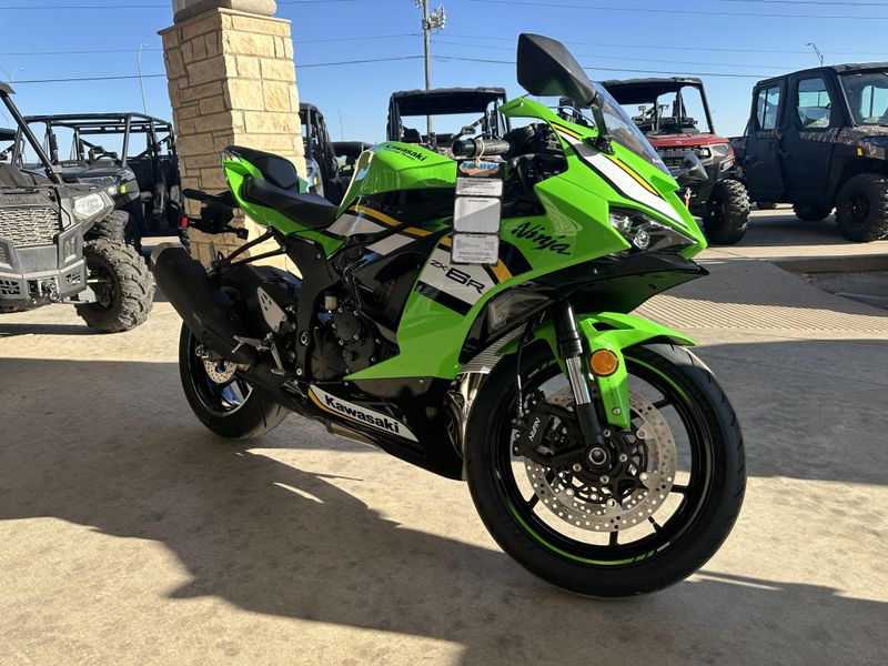 2025 Kawasaki NINJA ZX6R KRT EDITION ABS  LIME GREEN AND EBONY AND PEARL BLIZZARD WHITEImage 9