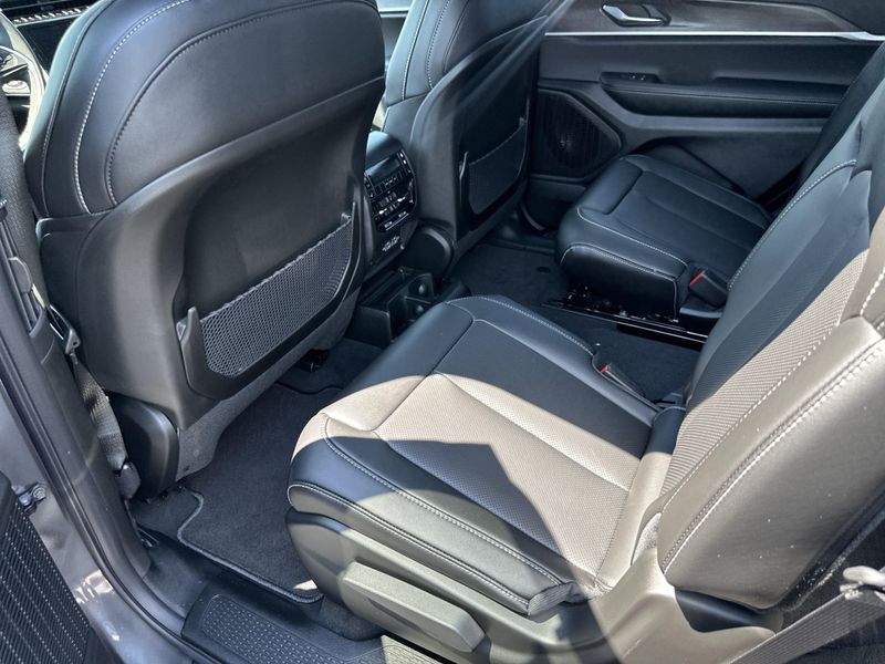 New 2025 Jeep Grand Cherokee L Limited 4x4Image 15