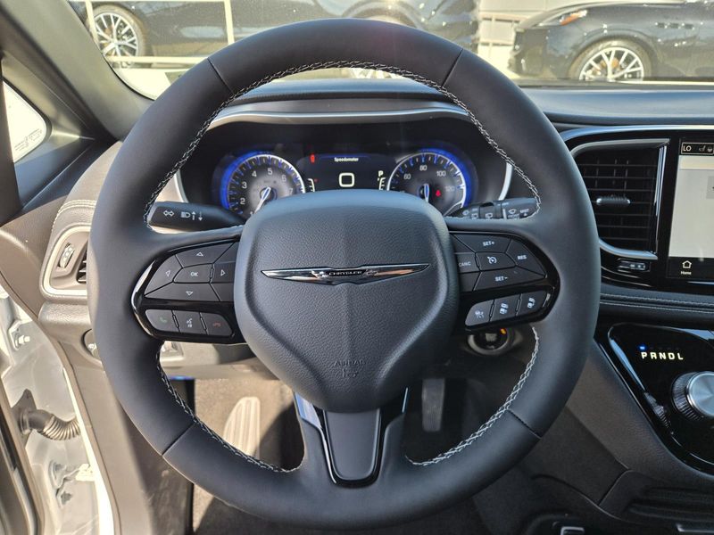 New 2026 Chrysler Pacifica Select