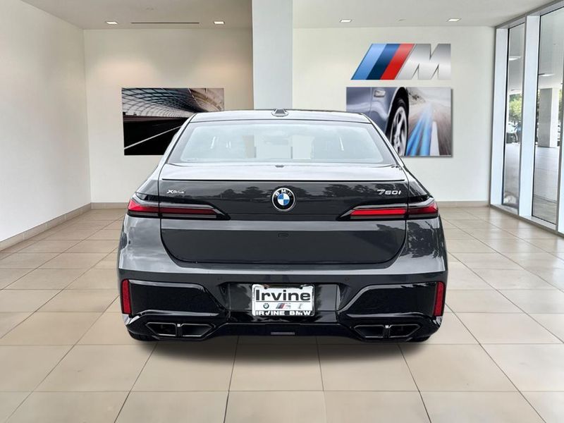 2025 BMW 7 Series 760i xDriveImage 7