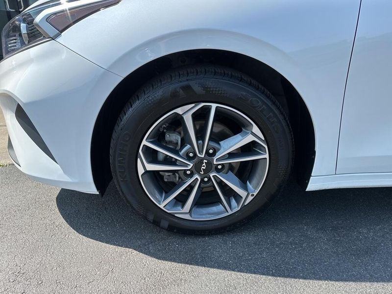 2024 Kia Forte LXSImage 11