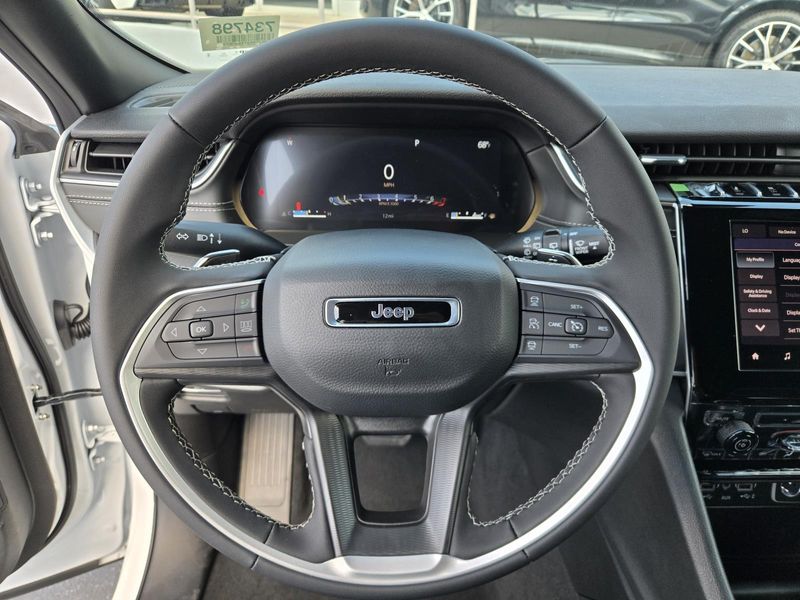 New 2026 Jeep Grand Cherokee Laredo 4x2
