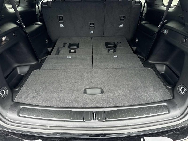 New 2026 Jeep Grand Cherokee L Laredo 4x2