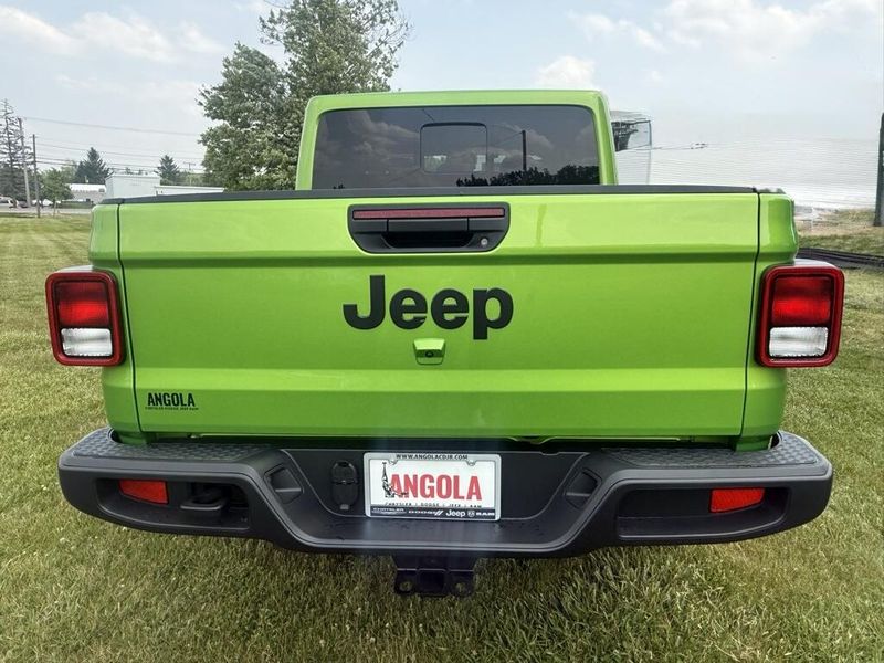 2025 Jeep Gladiator Sport S photo 4
